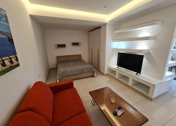 Crescent Corner
