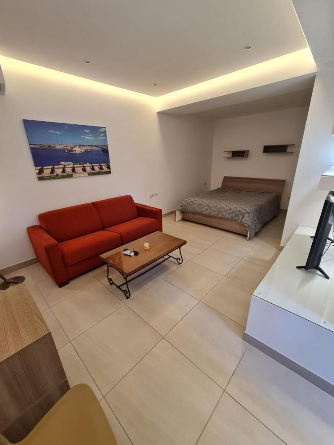 Apartment Crescent Corner