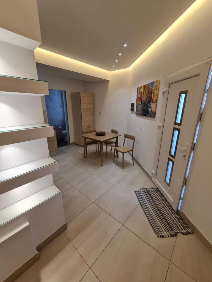 Apartment Crescent Corner *