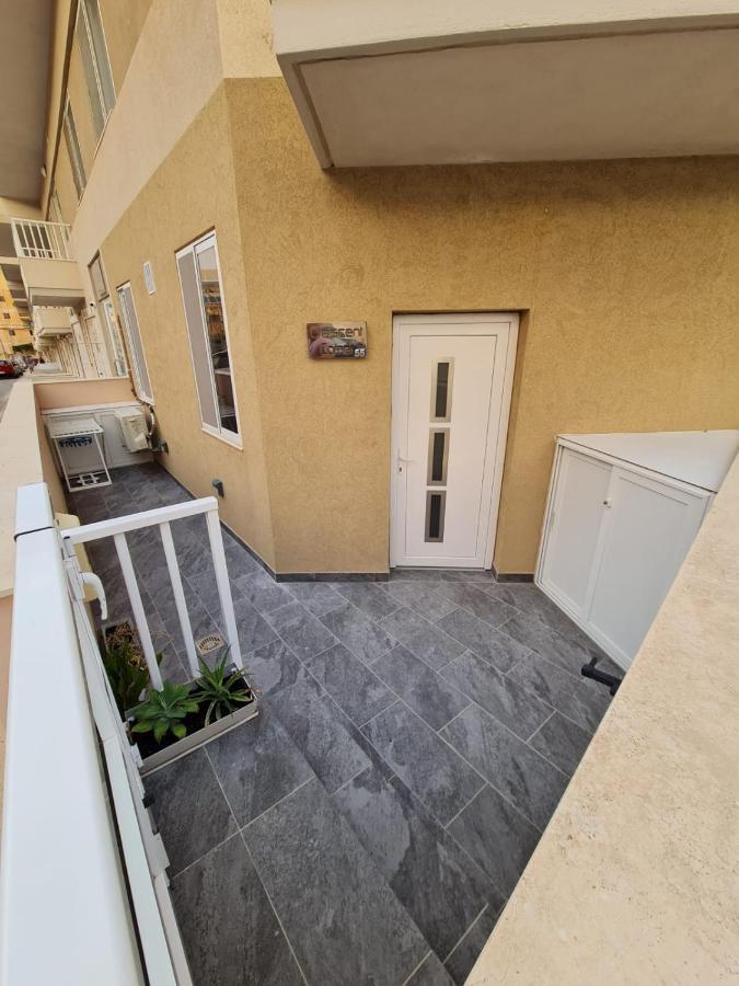 Crescent Corner Apartment
