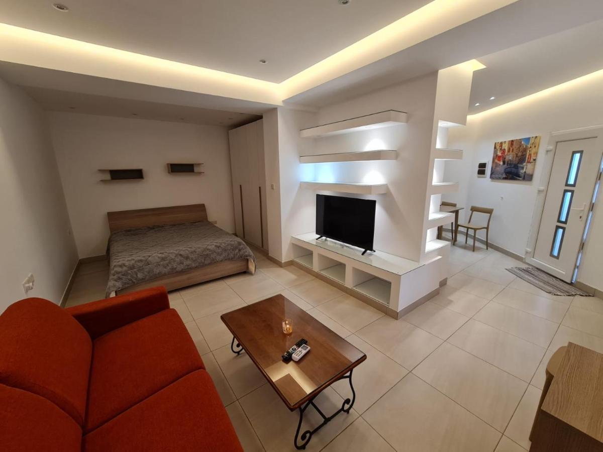 Crescent Corner Apartment *